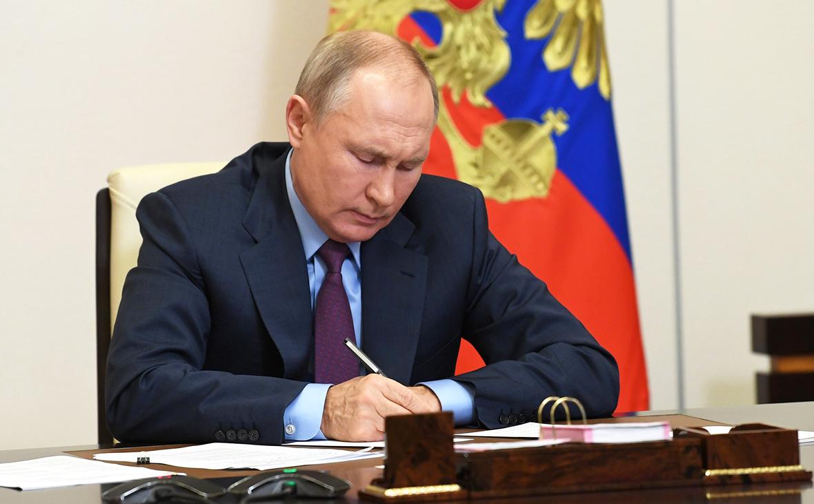 Владимир Путин подписал указ об электронном паспорте